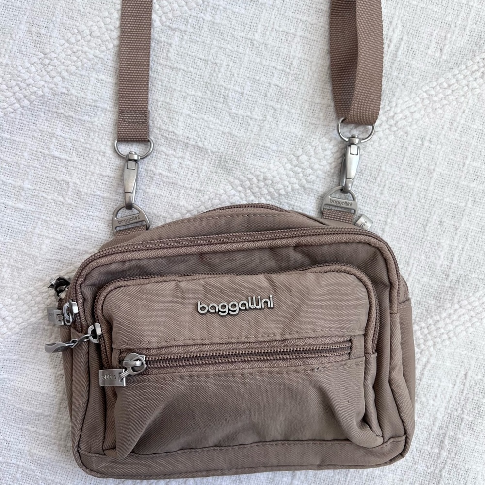 Baggallini Tan Crossbody Bag